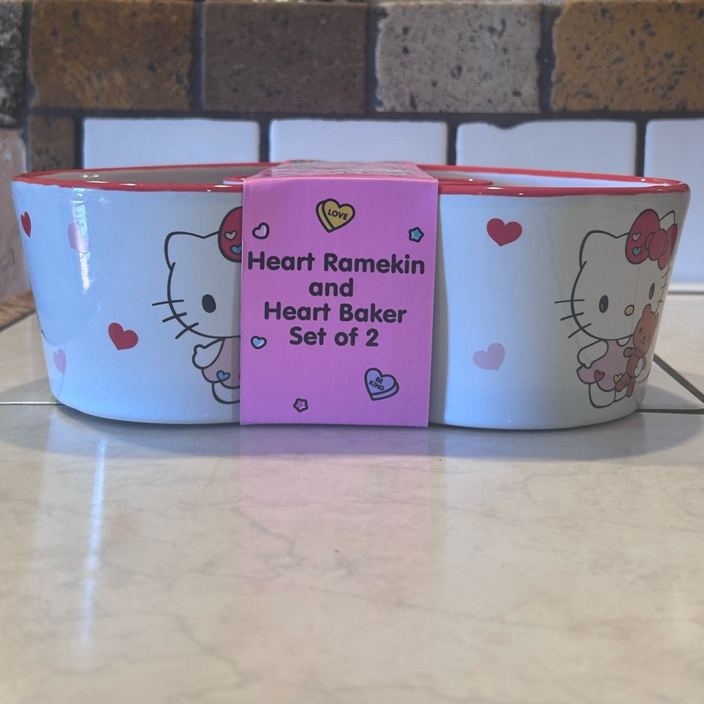 HELLO KITTY Ceramic Heart Baking Dish & Ceramic Heart Ramekin Set Made By Sanrio - Picture 4 of 11